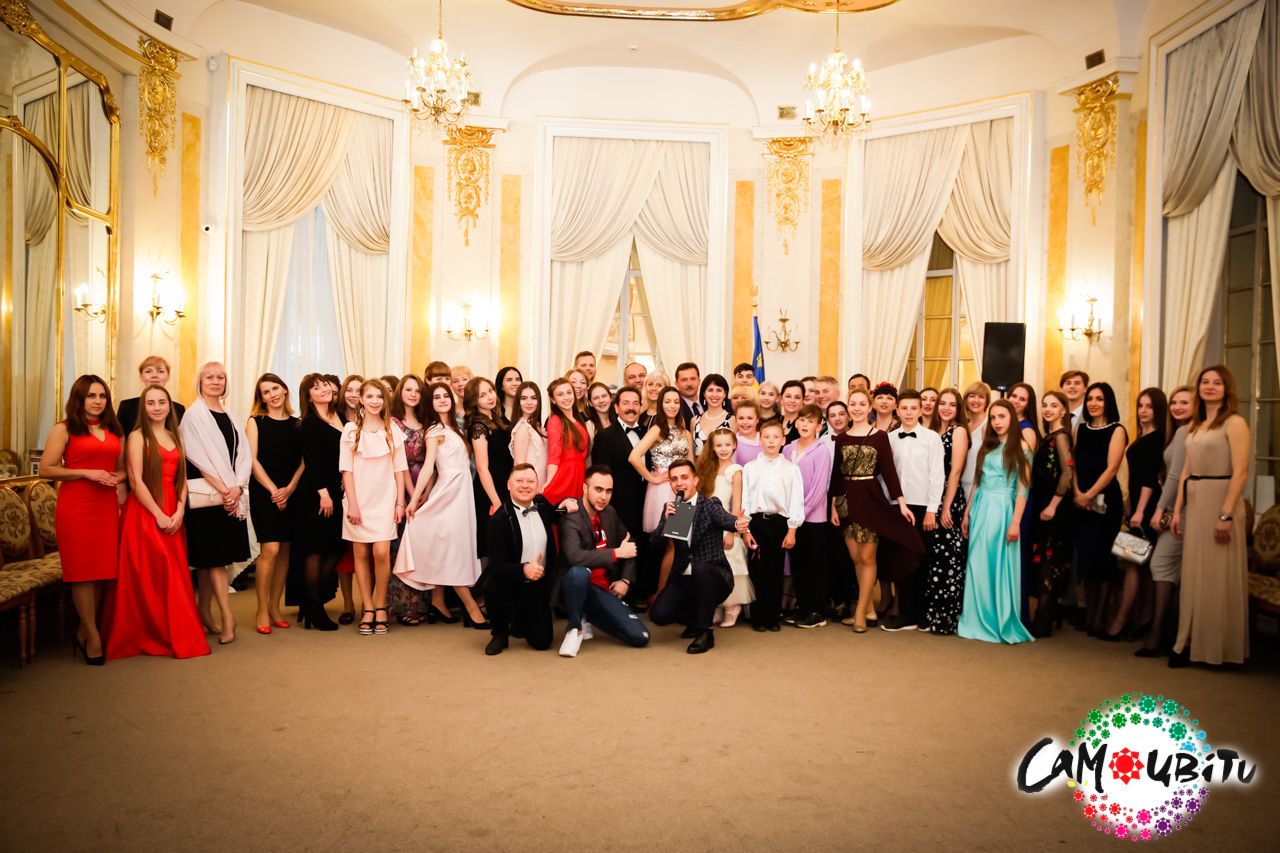 Festive Bal dla uczestników festiwalu w pałacu hrabiego Potockiego