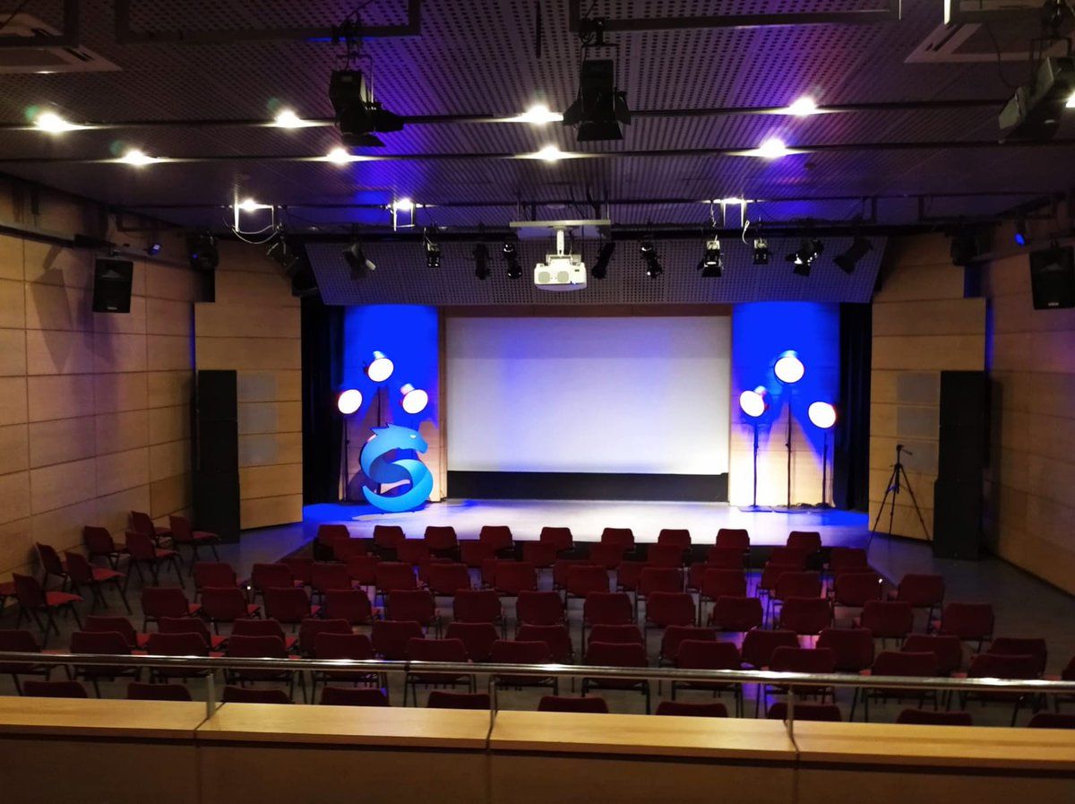 Найсучасний зал  Sztuki i Techniki Japońskiej Manggha