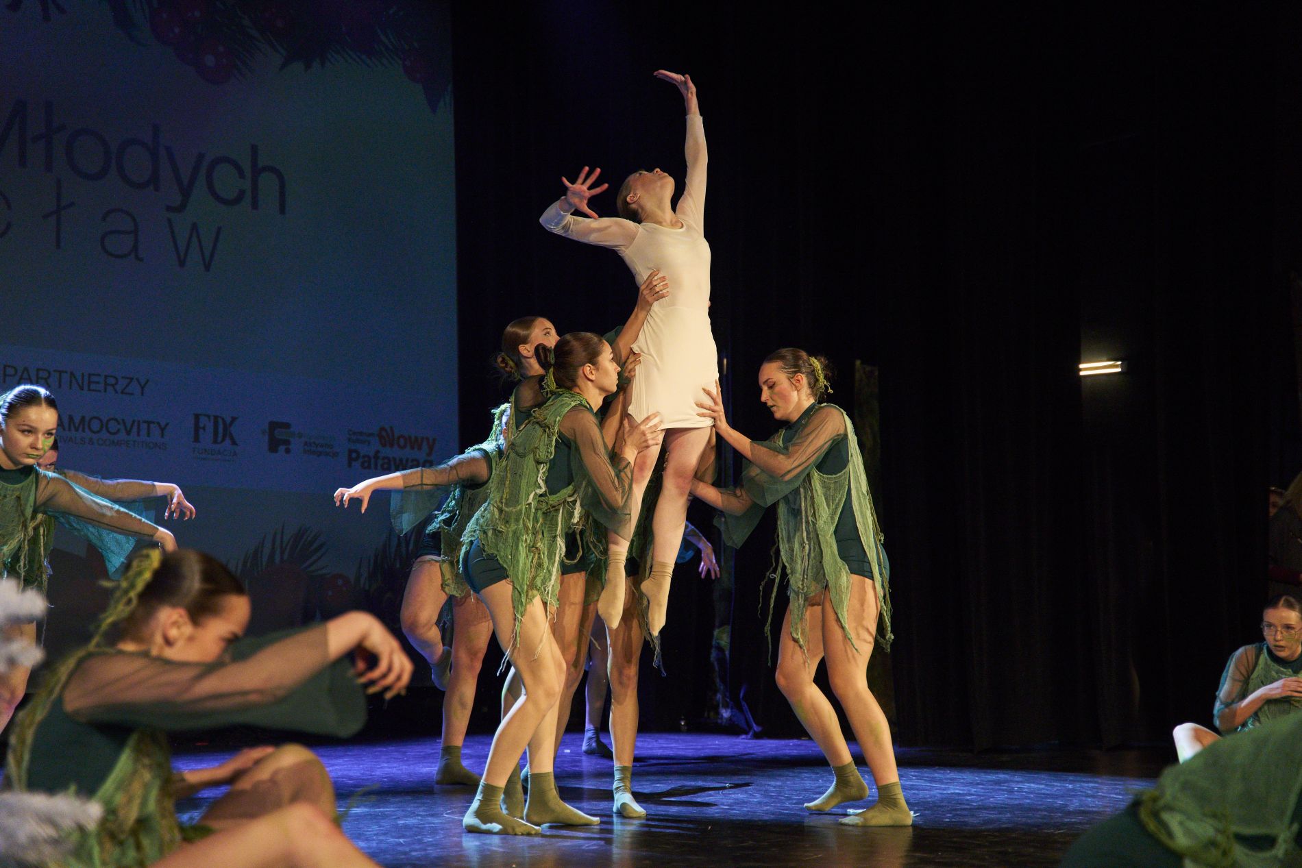 Konkursowe występy przed międzynarodowym jury oraz gośćmi kompleksu